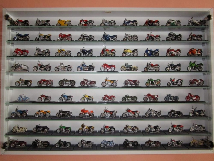 Koupím: Modely motocyklů v měřítku 1:24 a 1:22 od výrobců Atlas, Ixo Altaya, Ixo Museum, Starline, DeAgostini, Mercury, Magazíne, apod.