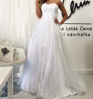 Svatební šaty od návrhářky Zuzany Lešák Černé