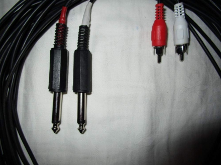 Propojovací kabel je nový dva ks. JACK 6,3mm MONO na dva ks CINCH délka kabelu 9 metrů.