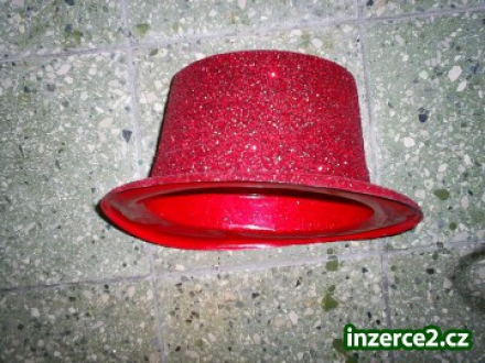 obouk materiál umělá hmota (červená barva, dámský viz foto vhodný na karneval, Sylvestr, apod.) Délka klobouku 27 cm, šířka 24 cm. Průměr vnitřku: Dél